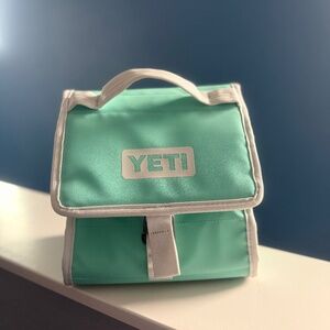 YETI DayTrip Lunch Box Aquifer (Aqua)